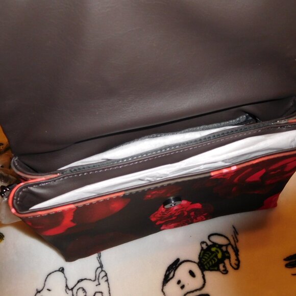 NWT SIMPLY VERA WANG GARRISON CROSSBODY RED ROSE BLOSSOM - Picture 4 of 15